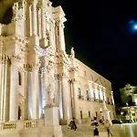 Elegante In Palazzo Storico Ortigia